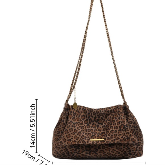 Chic Leopard Print Shoulder Bag with Gold Chain - Picture 3 of 3